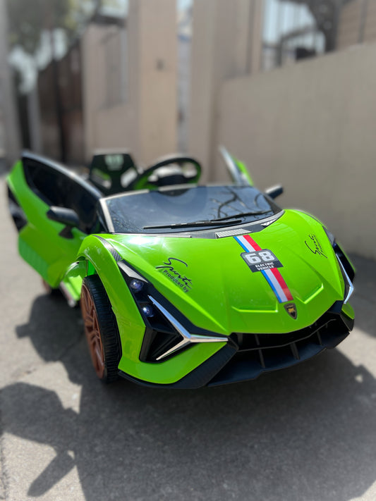 Auto Deportivo a Bateria para niños color verde tipo lambo con control a distancia